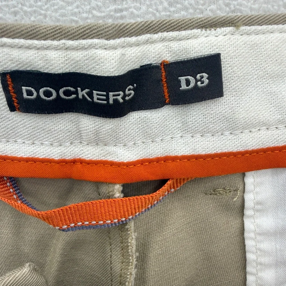 Dockers D3 Classic Fit Khaki Pants Mens 36x32 Tan Pleated Stain Defender‎ NEW